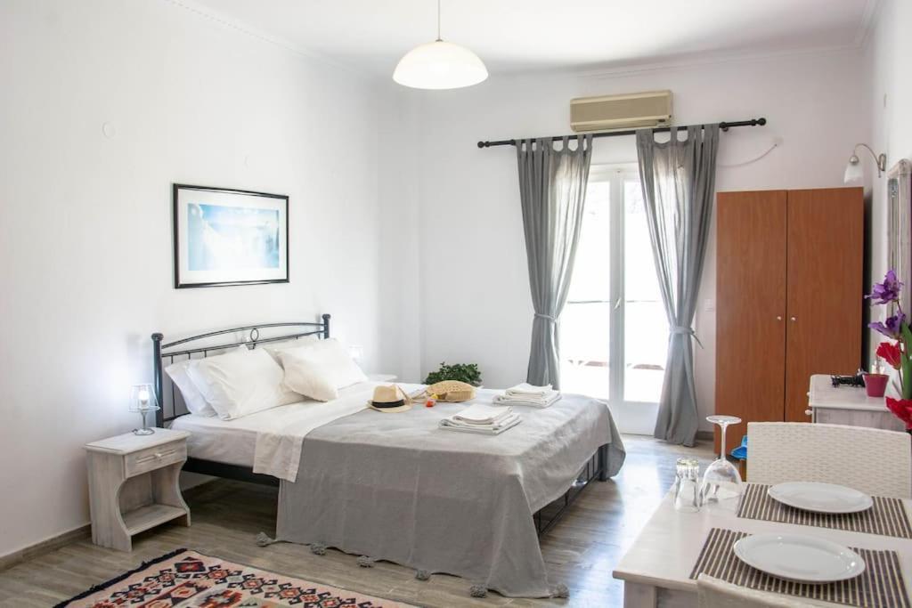 White Wave Studio 1 , 3Min Walk From Kamari Beach Экстерьер фото