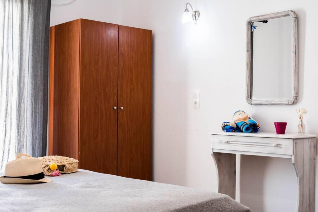 White Wave Studio 1 , 3Min Walk From Kamari Beach Экстерьер фото